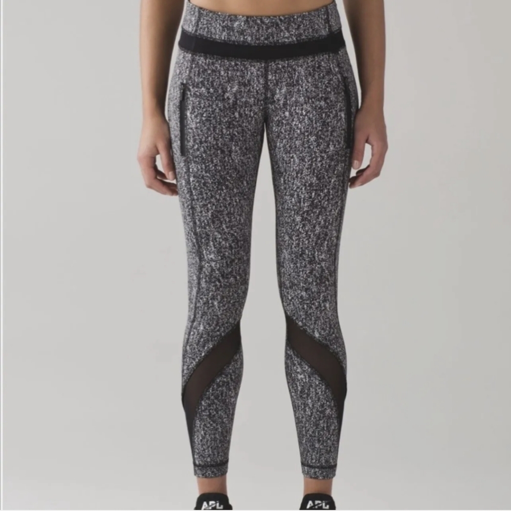 Lululemon inspire leggings tights II‎ black and white splatter size 4